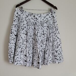 Pure by Alfred Sung Women's White and Black Floral A-Line Skirt- Size 16